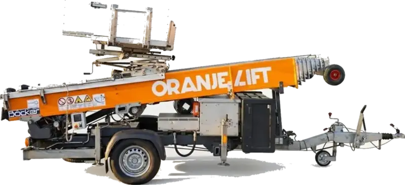 Aanhangerlift van Verhuislifthuren.nl operationeel en uitgeschoven voor transport omhoog