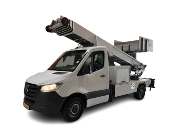 Witte verhuislift op een Mercedes Sprinter